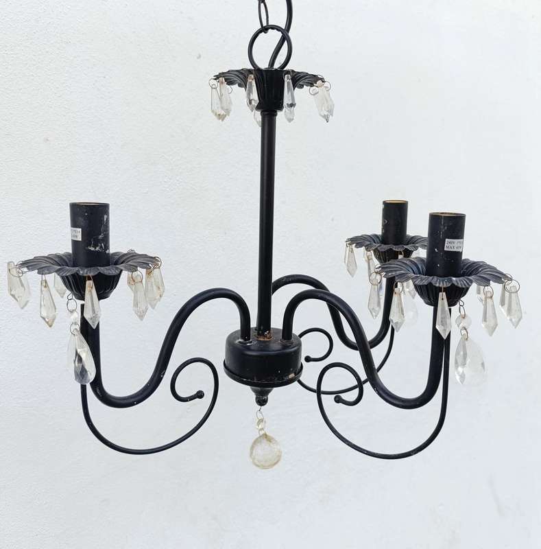 Crystal chandelier with 3 arms