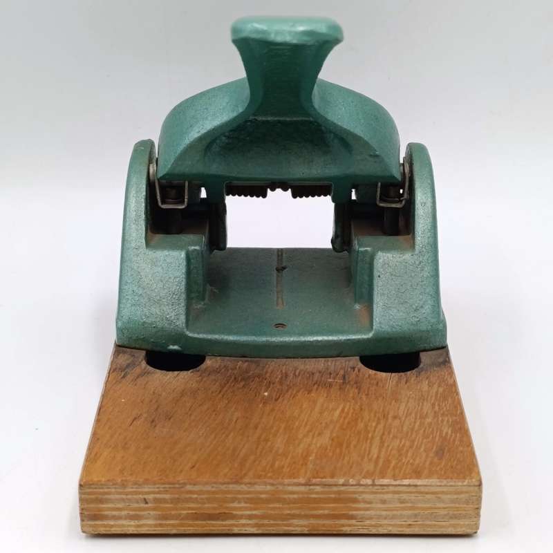 Vintage The Uno Junior double hole punch