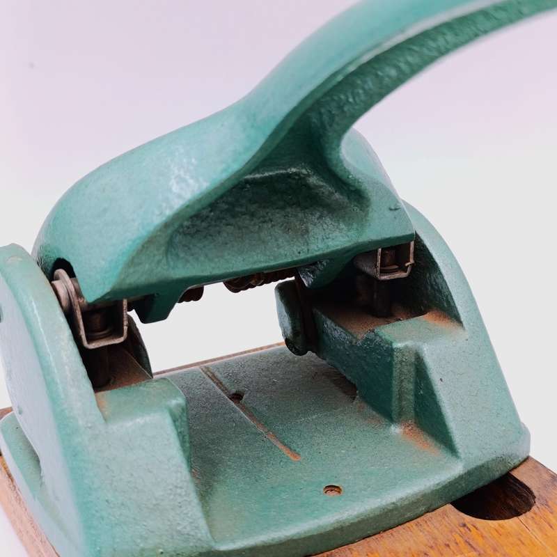 Vintage The Uno Junior double hole punch