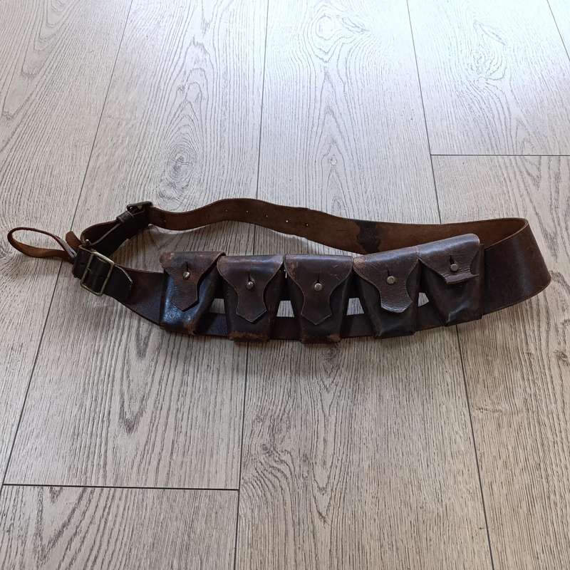 WW2 British leather 5 pouch ammo bandolier for .303