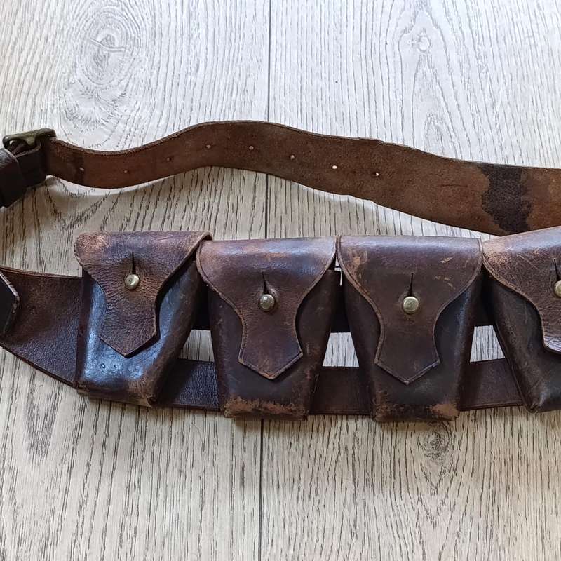 WW2 British leather 5 pouch ammo bandolier for .303