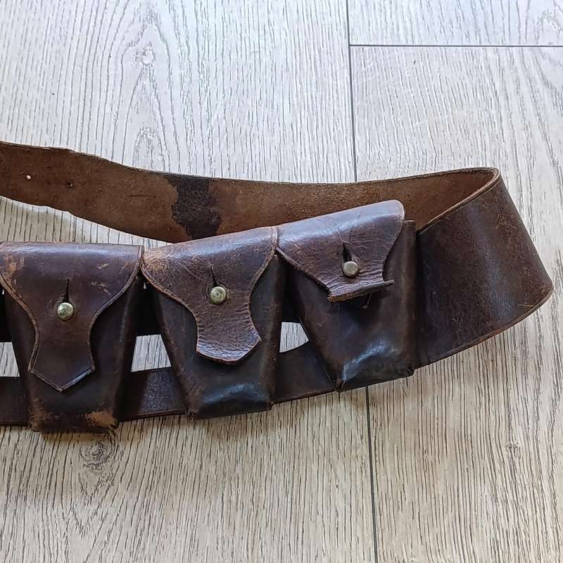 WW2 British leather 5 pouch ammo bandolier for .303