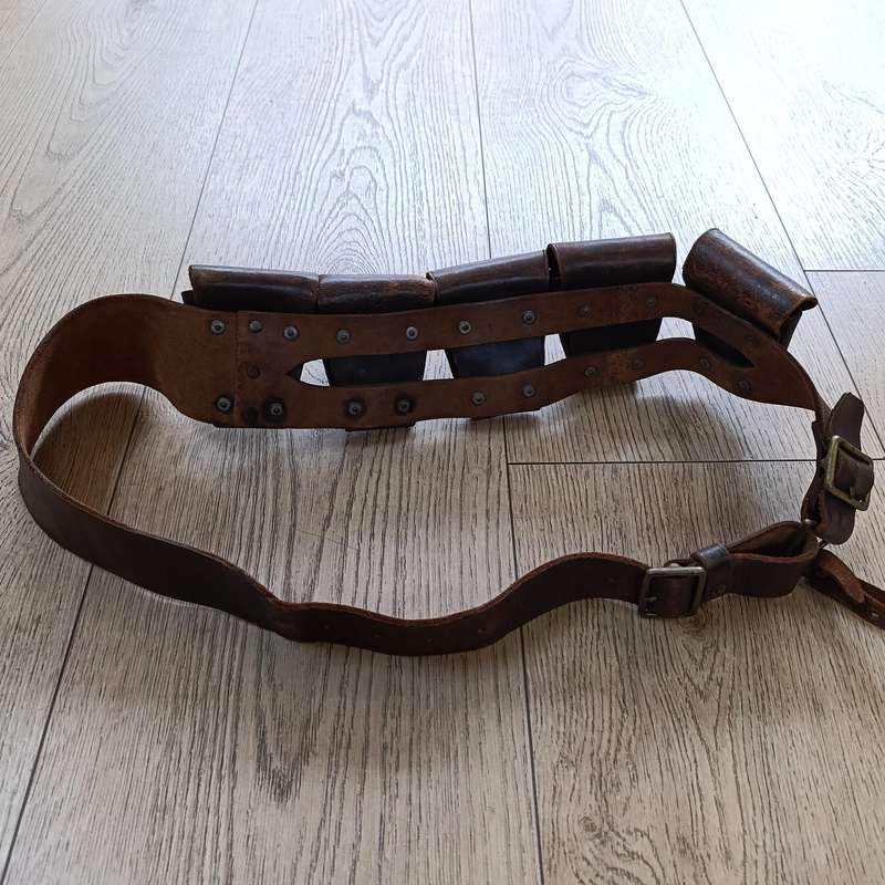 WW2 British leather 5 pouch ammo bandolier for .303