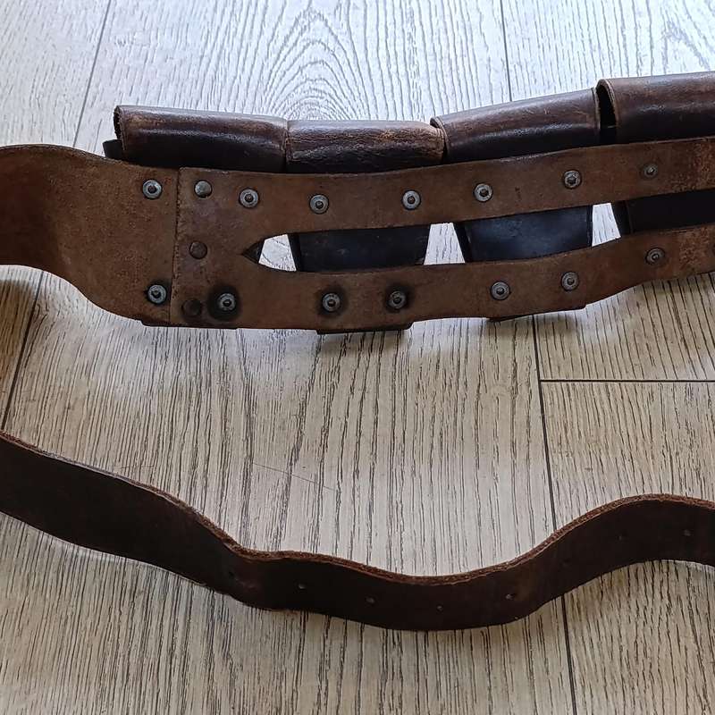 WW2 British leather 5 pouch ammo bandolier for .303