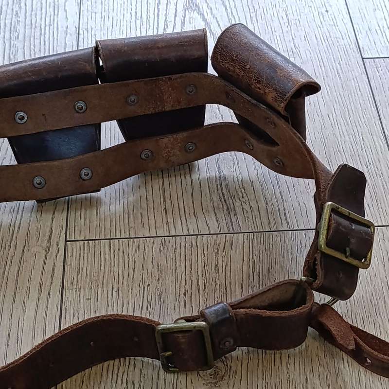 WW2 British leather 5 pouch ammo bandolier for .303