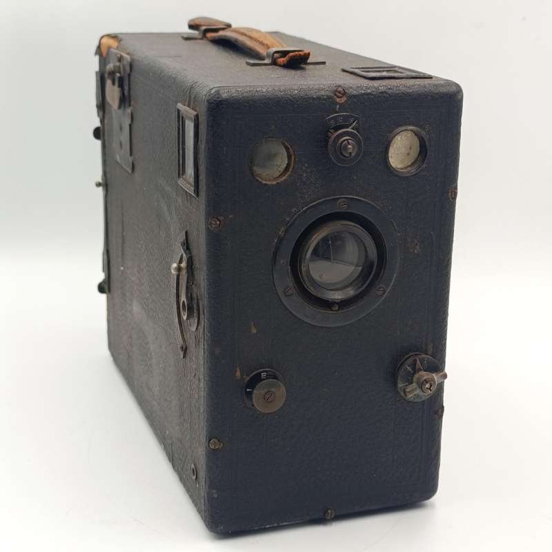 Antique Falling plate box camera - leather handle broken