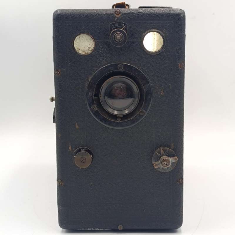 Antique Falling plate box camera - leather handle broken