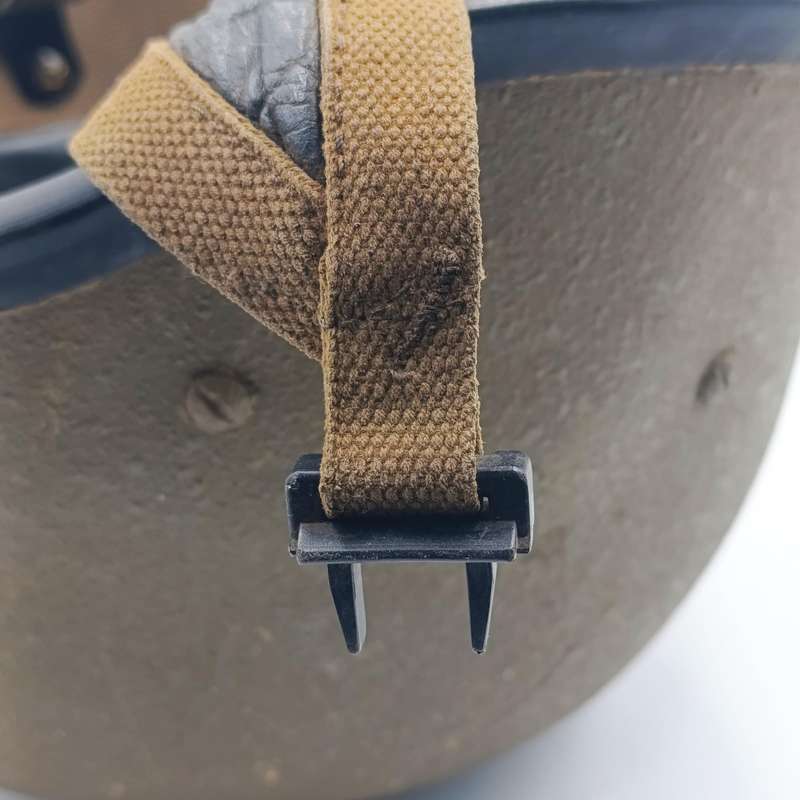 Sa Army Kevlar helmet - buckle clip broken