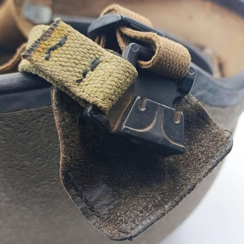 Sa Army Kevlar helmet - buckle clip broken