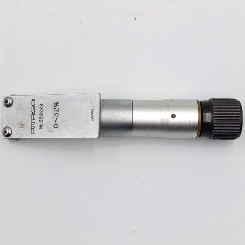 Vintage Atago 0-32% liquid refractometer in pouch