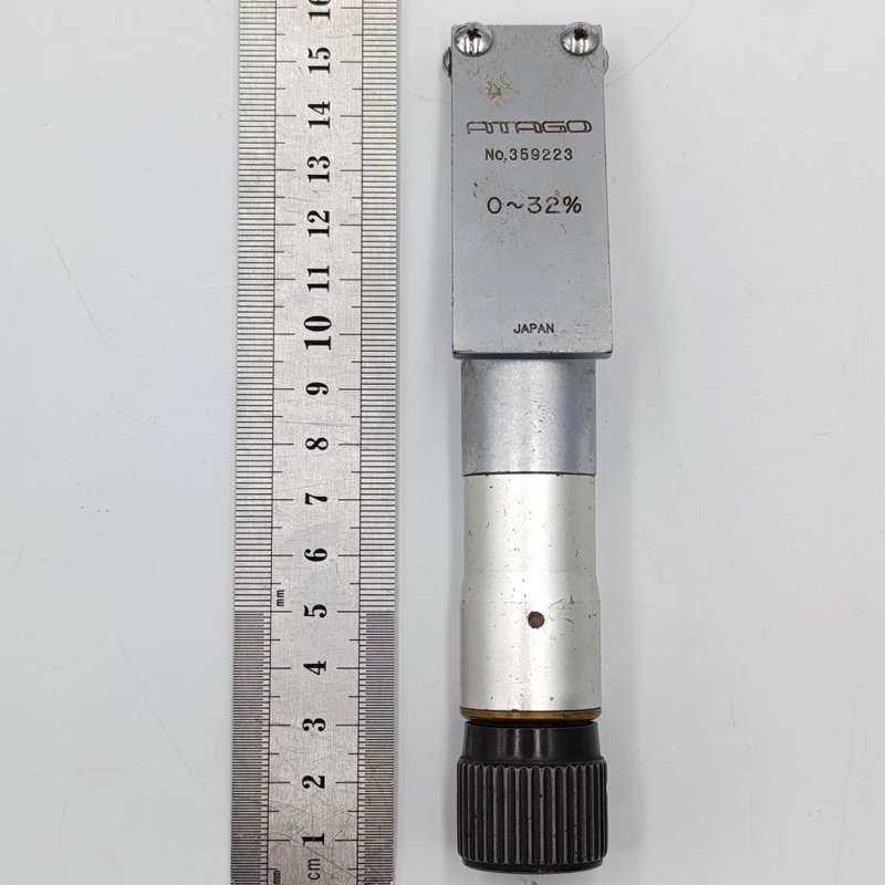 Vintage Atago 0-32% liquid refractometer in pouch