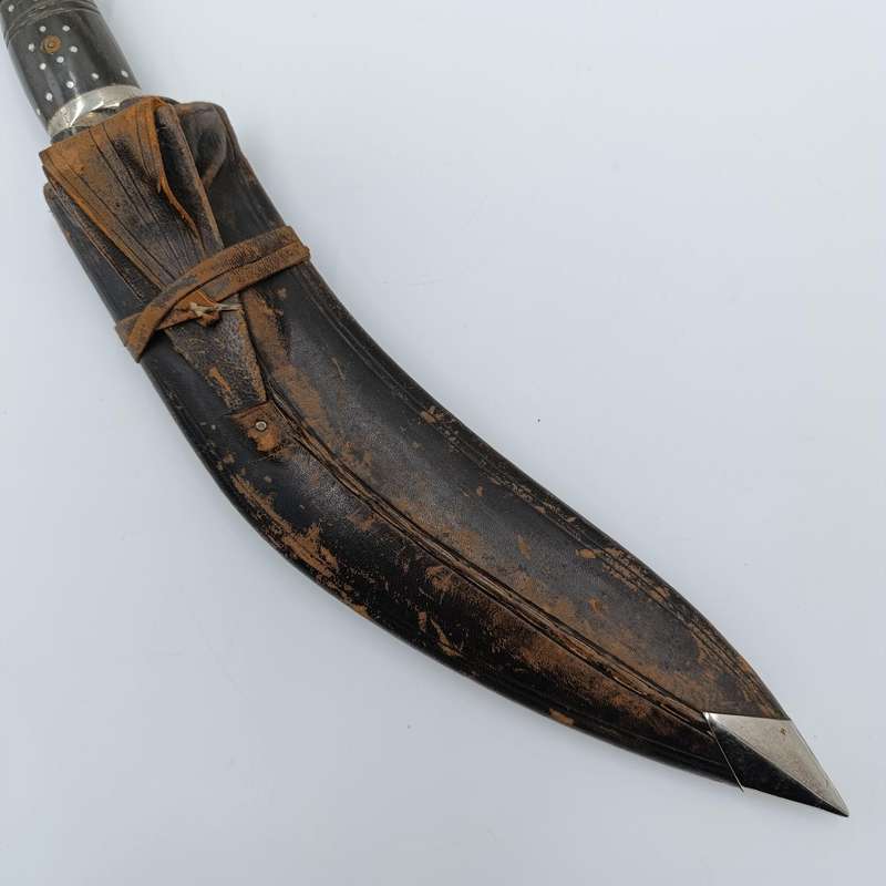 Vintage Kukri hunting knife with leather sheath and two smaller knifes