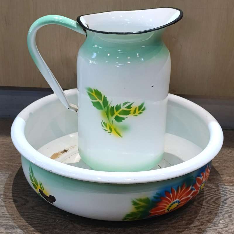 Vintage Czechoslavakian enamel wash basin with pitcher - collection only