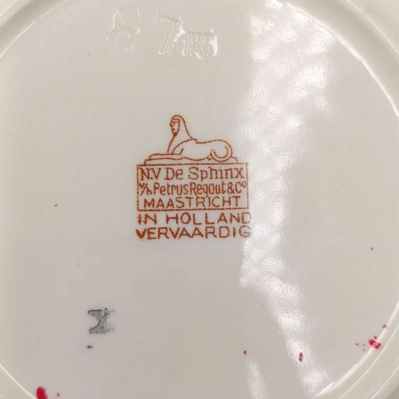 Vintage Voortrekker monument souvenir bowl and saucer - de Sphinx Maastricht - fine crack in bowl