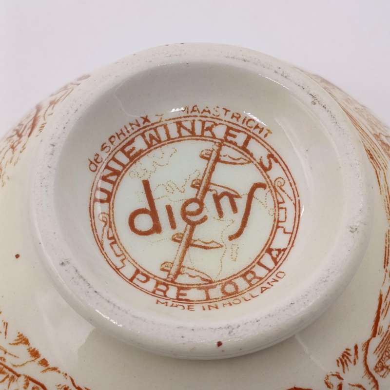 Vintage Voortrekker monument souvenir bowl and saucer - de Sphinx Maastricht - fine crack in bowl
