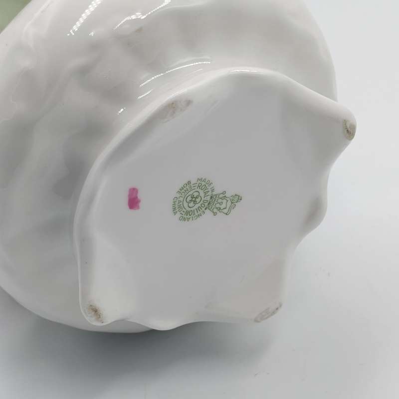 Vintage Royal Doulton flower bouquet - some minor damage