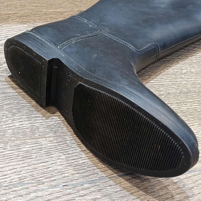 Pair of rubber equistrian riding boots - size UK 6 (EUR 39)