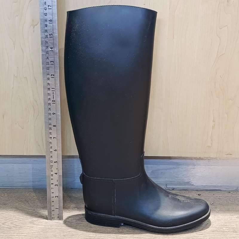 Pair of rubber equistrian riding boots - size UK 6 (EUR 39)