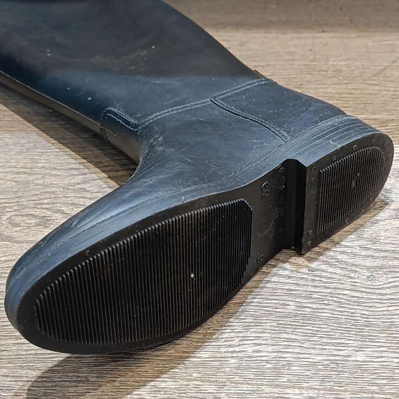Pair of rubber equistrian riding boots - size UK 6 (EUR 39)