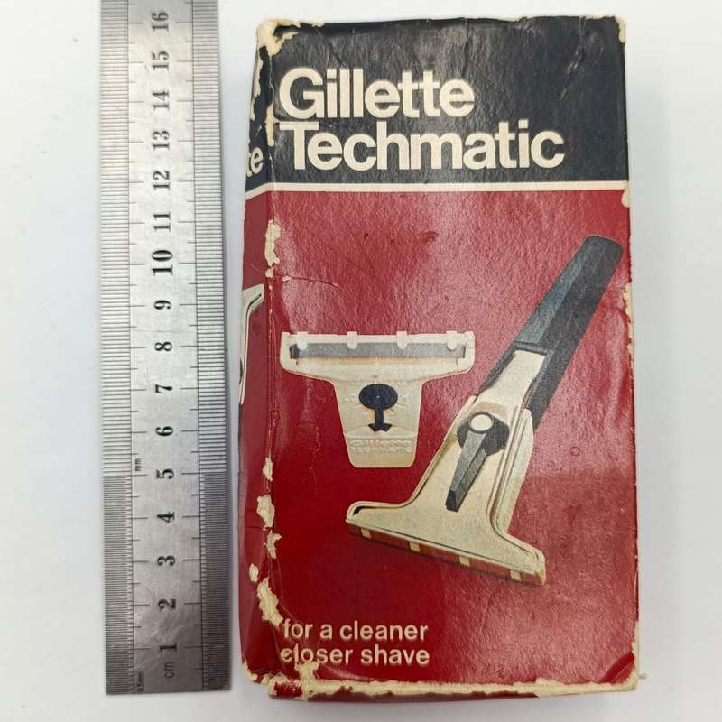 Vintage Gillette Techmatic razor with 7 extra cartridges