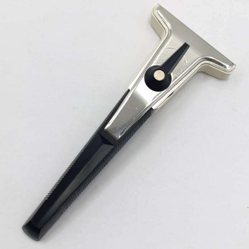 Vintage Gillette Techmatic razor with 7 extra cartridges