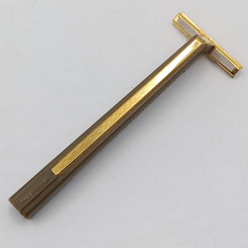 Vintage Gillette Deluxe Trac II razor in case with 6 blades
