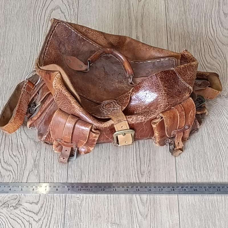 Vintage leather traveling bag