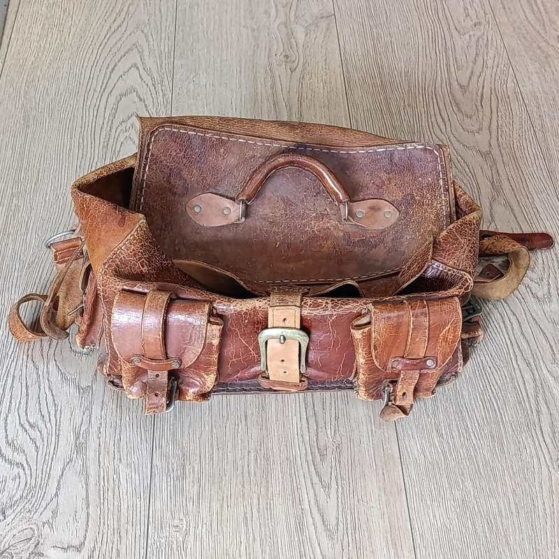 Vintage leather traveling bag