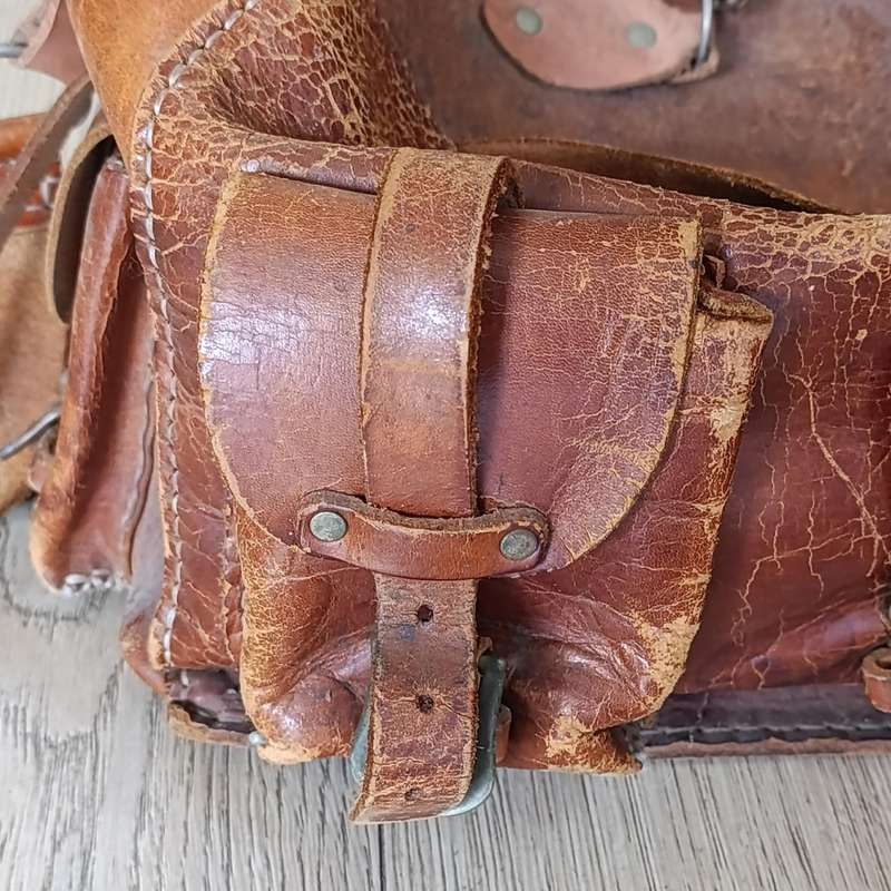 Vintage leather traveling bag