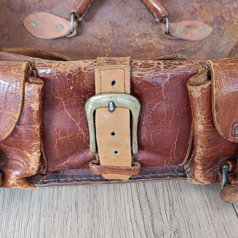 Vintage leather traveling bag