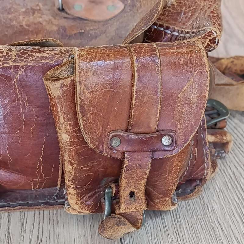 Vintage leather traveling bag
