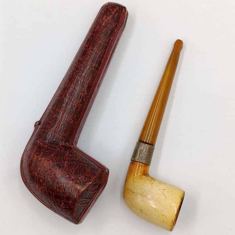 Vintage Genuine Meerschaum smoking pipe in case 
