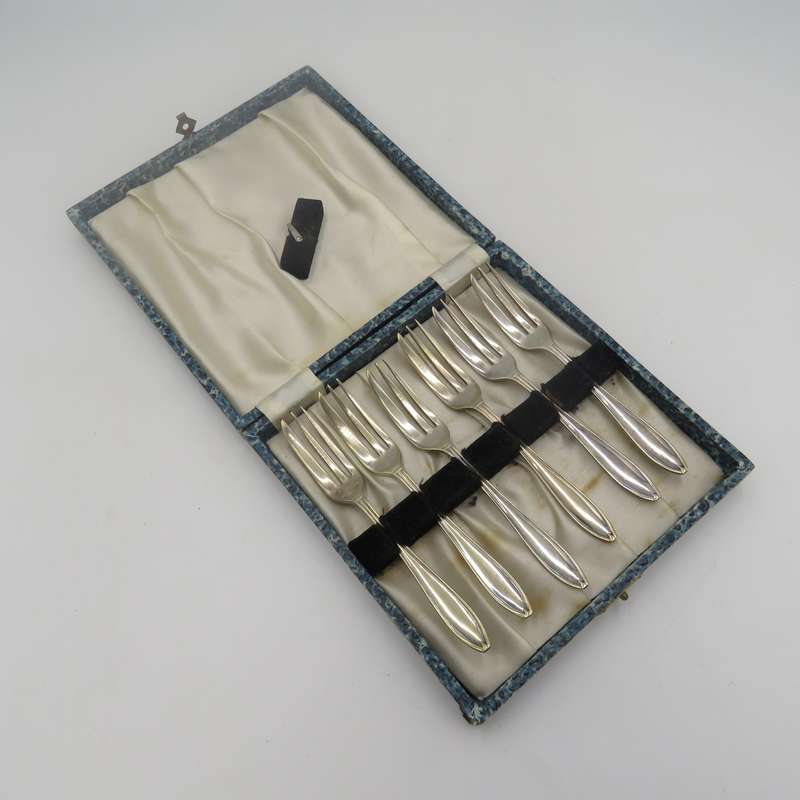 Set of 6 Cake Forks in original box