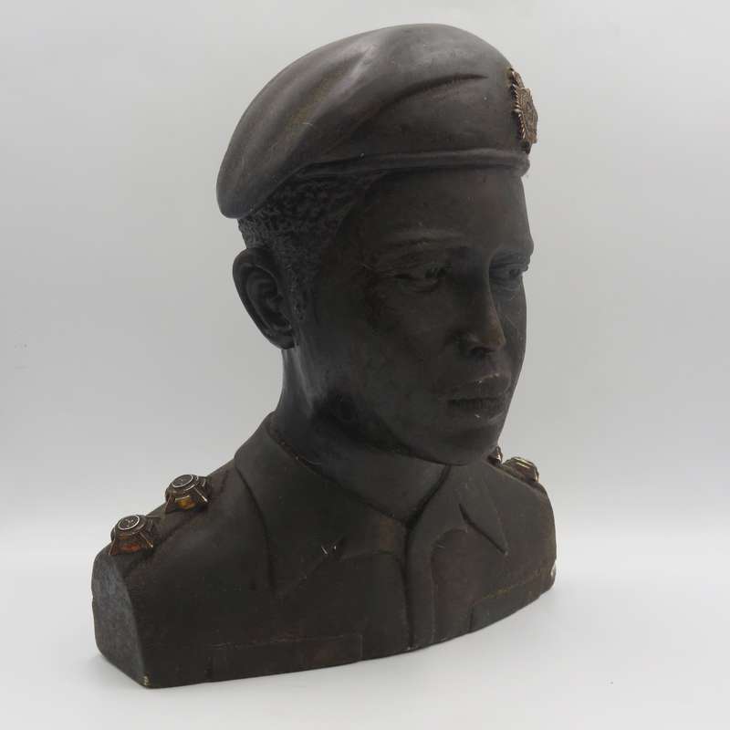 Rhodesia Army Services Corps Lieutenant soldier soapstone bust - Beautiful period carving