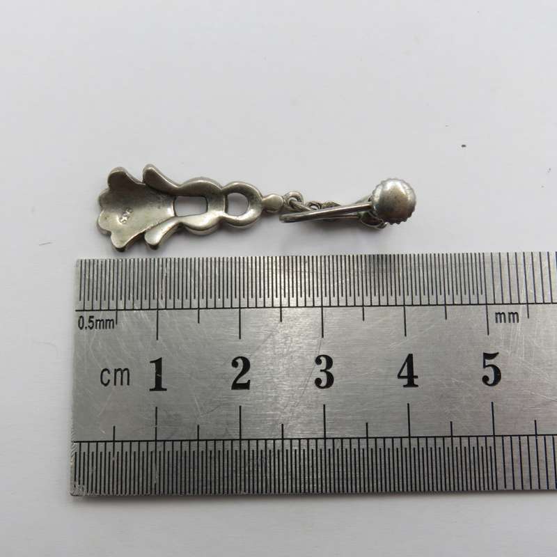 Vintage Sterling silver Marcasite screw-on earrings - weighs 5,6 grams
