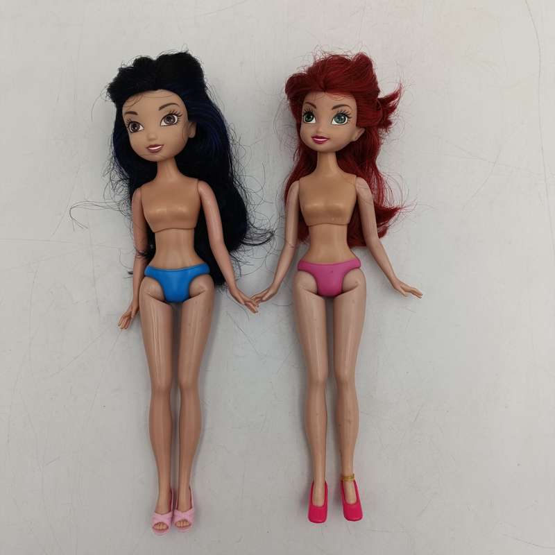 Two dolls - No clothes - Shoes included