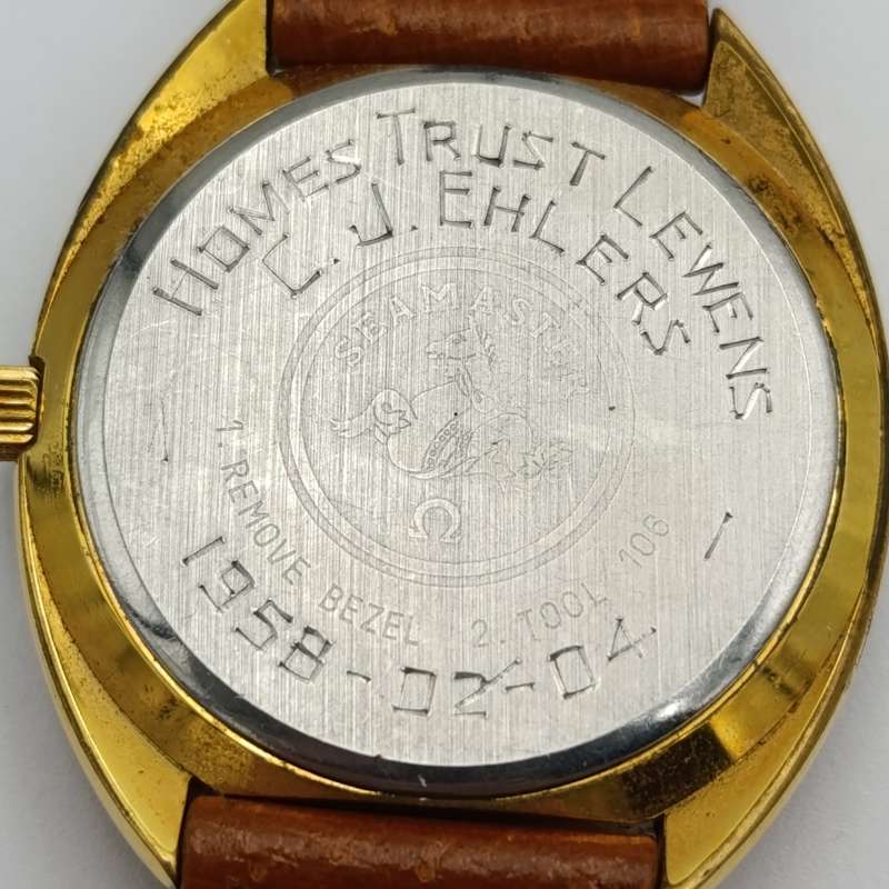 Omega 1976 Seamaster Quartz men's watch - very good working condition with box and papers