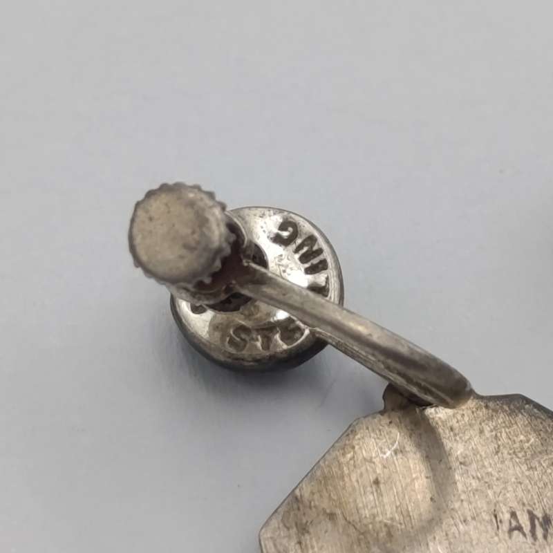 Pair of vintage screw on Siam earrings weight 6.6g