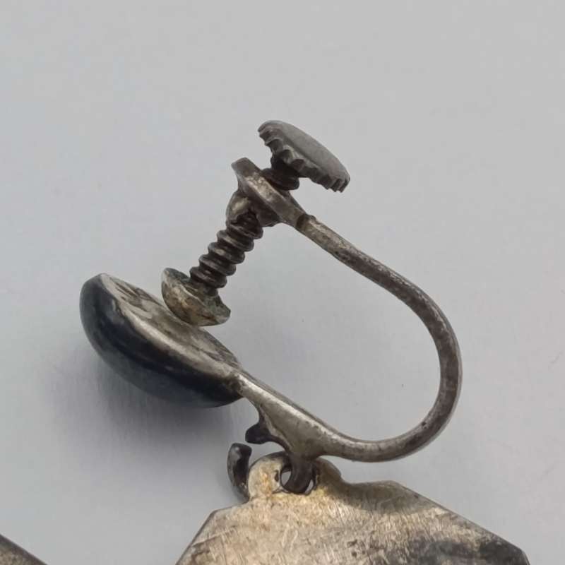 Pair of vintage screw on Siam earrings weight 6.6g