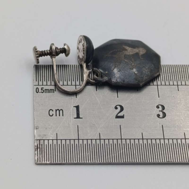 Pair of vintage screw on Siam earrings weight 6.6g