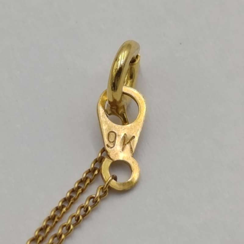 Thin 9kt gold necklace with opal and diamonds pendant - weighs 1.9g