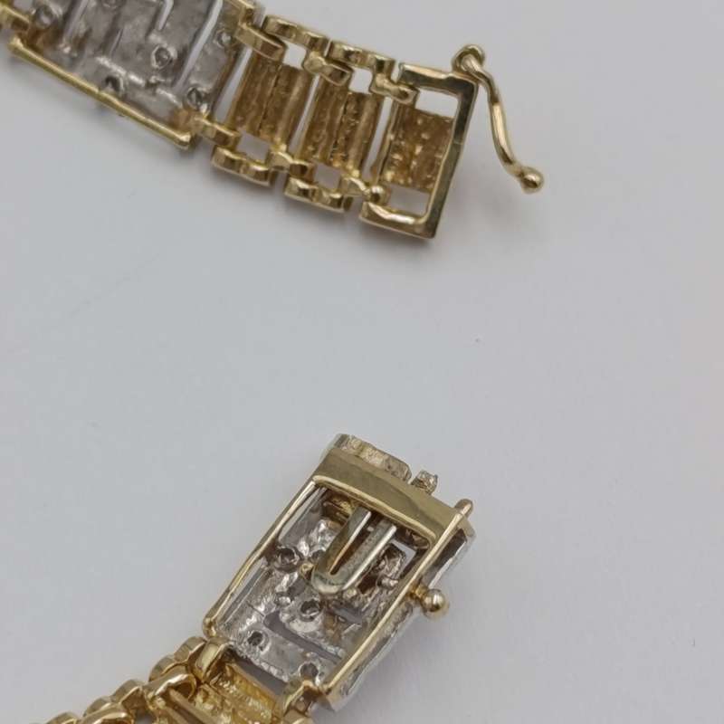 Vintage 9kt gold bracelet with 56 diamonds and safety clip weight 10,5g