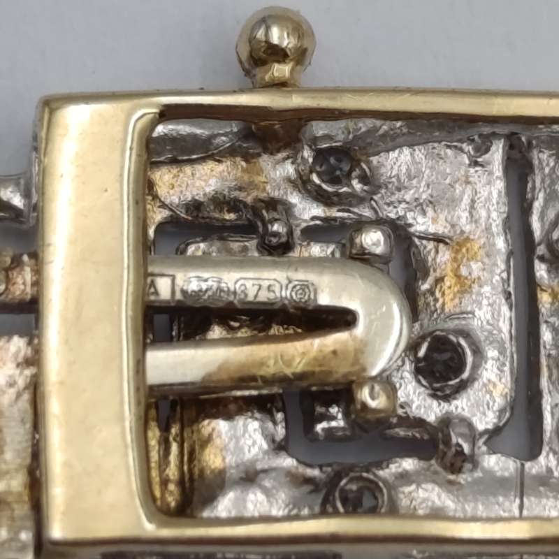 Vintage 9kt gold bracelet with 56 diamonds and safety clip weight 10,5g