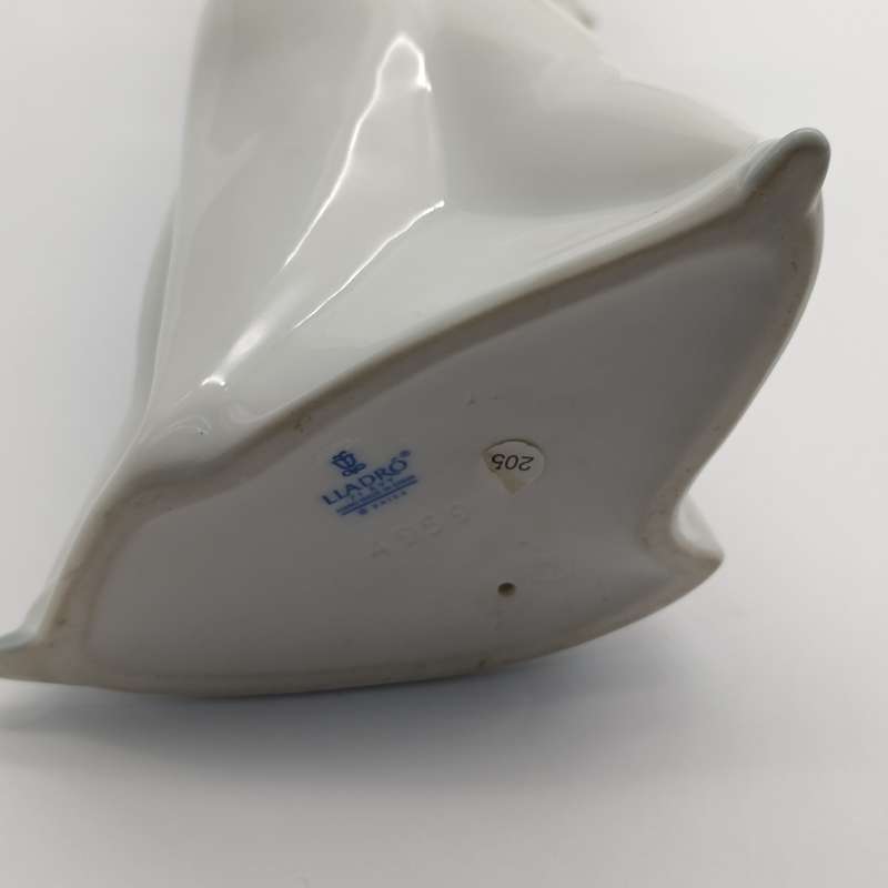 Vintage Lladro Mime Angel porcelain figurine - no box