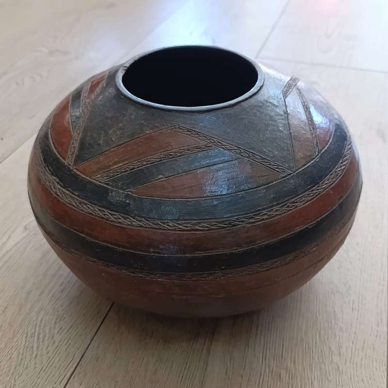 Beautiful handmade Sotho-Tswana clay pot