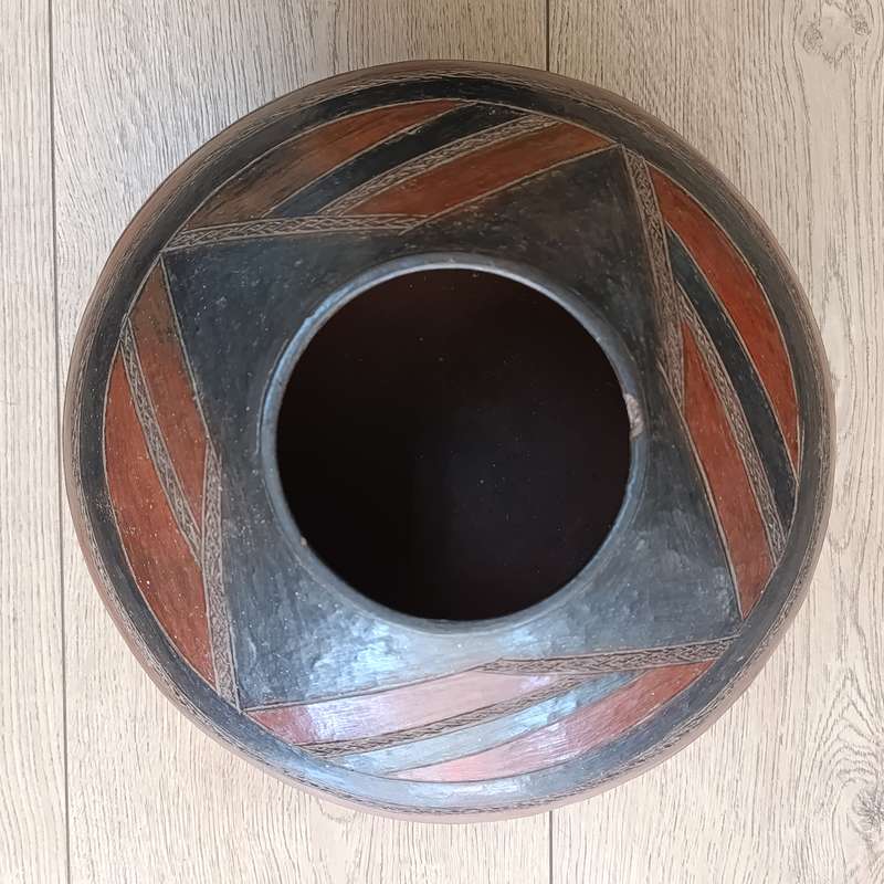 Beautiful handmade Sotho-Tswana clay pot