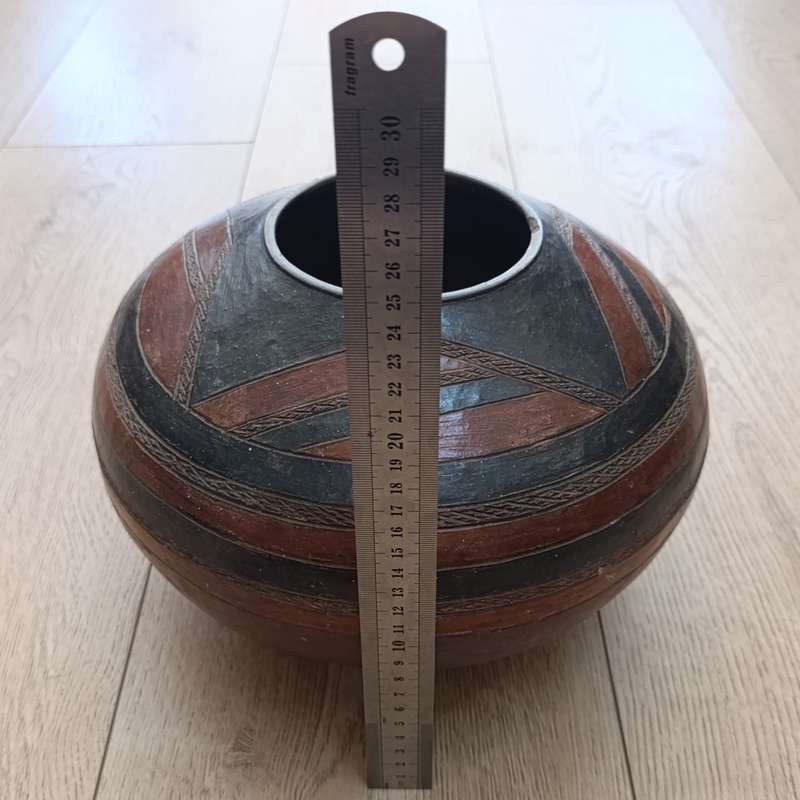 Beautiful handmade Sotho-Tswana clay pot