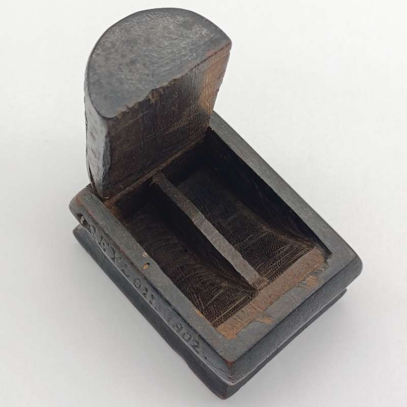 Boer War POW Prisoner of War ebony stamp box with ZAR Emblem - inscribed Boeren kamp Ceylon 1902