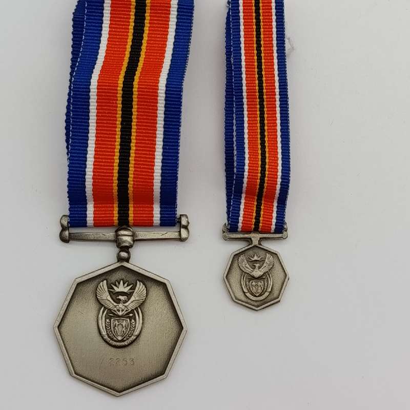 SANDF Tshumelo Ikatelaho medal plus miniature #2253