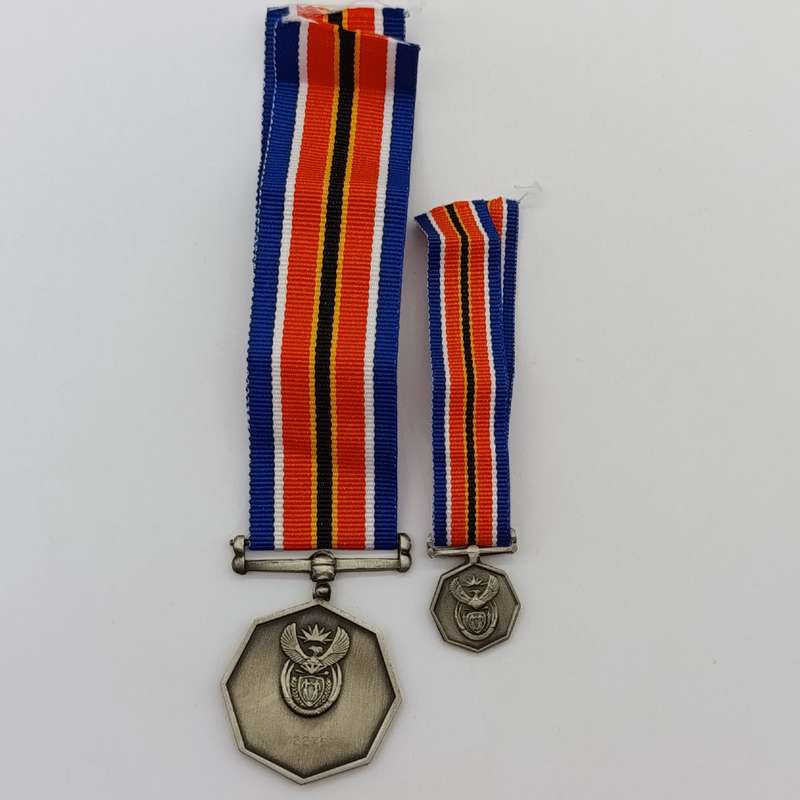 SANDF Tshumelo Ikatelaho medal plus miniature #2279